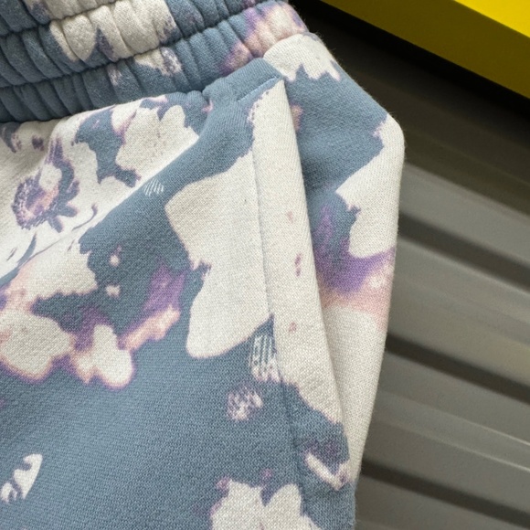 Jogger - Picture 3 of 10